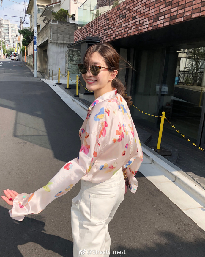 大长腿美女明星江疏影东京游玩照出游穿搭示范