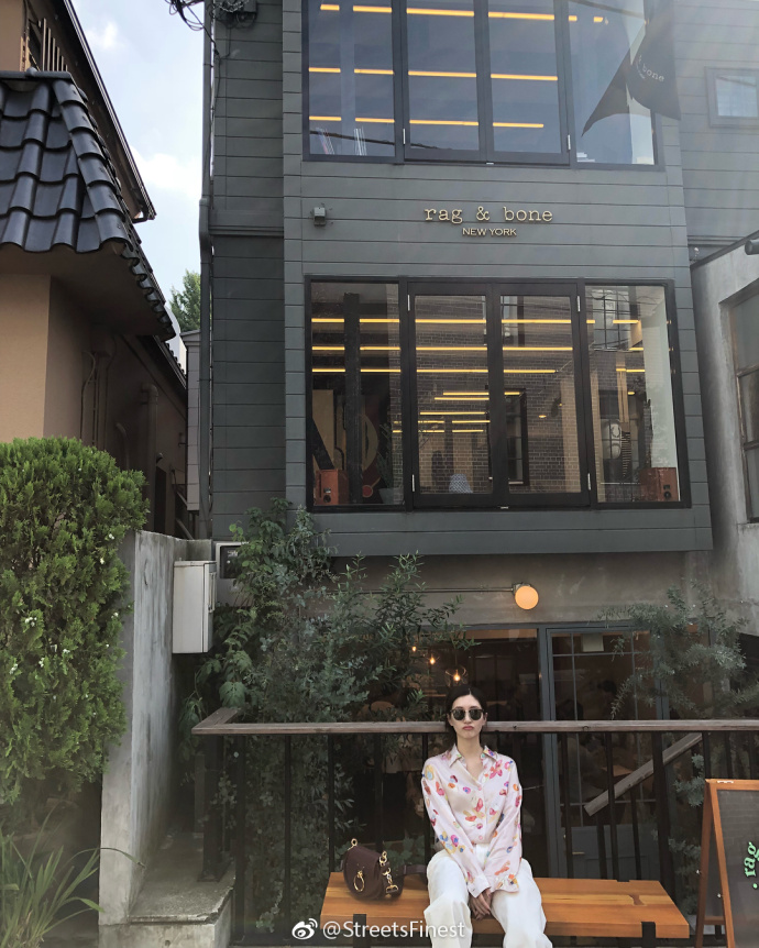 大长腿美女明星江疏影东京游玩照出游穿搭示范