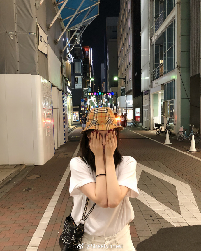 大长腿美女明星江疏影东京游玩照出游穿搭示范