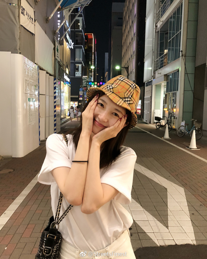 大长腿美女明星江疏影东京游玩照出游穿搭示范