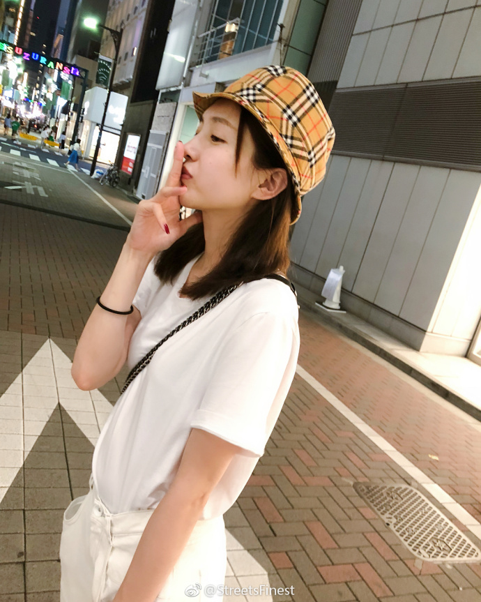 大长腿美女明星江疏影东京游玩照出游穿搭示范