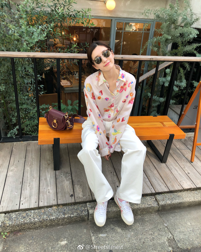 大长腿美女明星江疏影东京游玩照出游穿搭示范