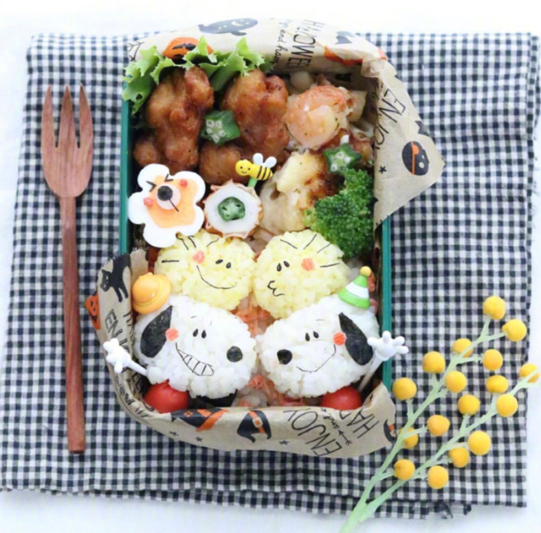 玩出新花样的卡通小饭团，来不来一份