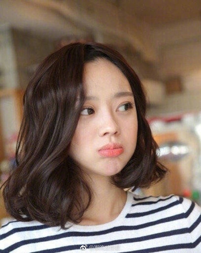 齐肩短发发型美女自拍图片