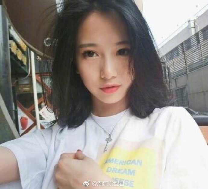 齐肩短发发型美女自拍图片