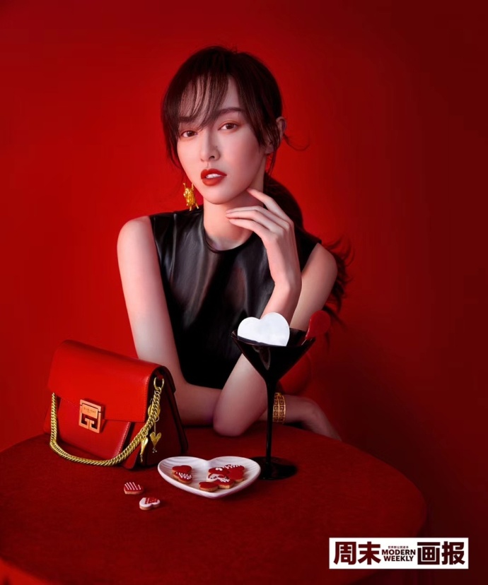 上海美女明星唐嫣成熟魅惑最新时尚画报出炉