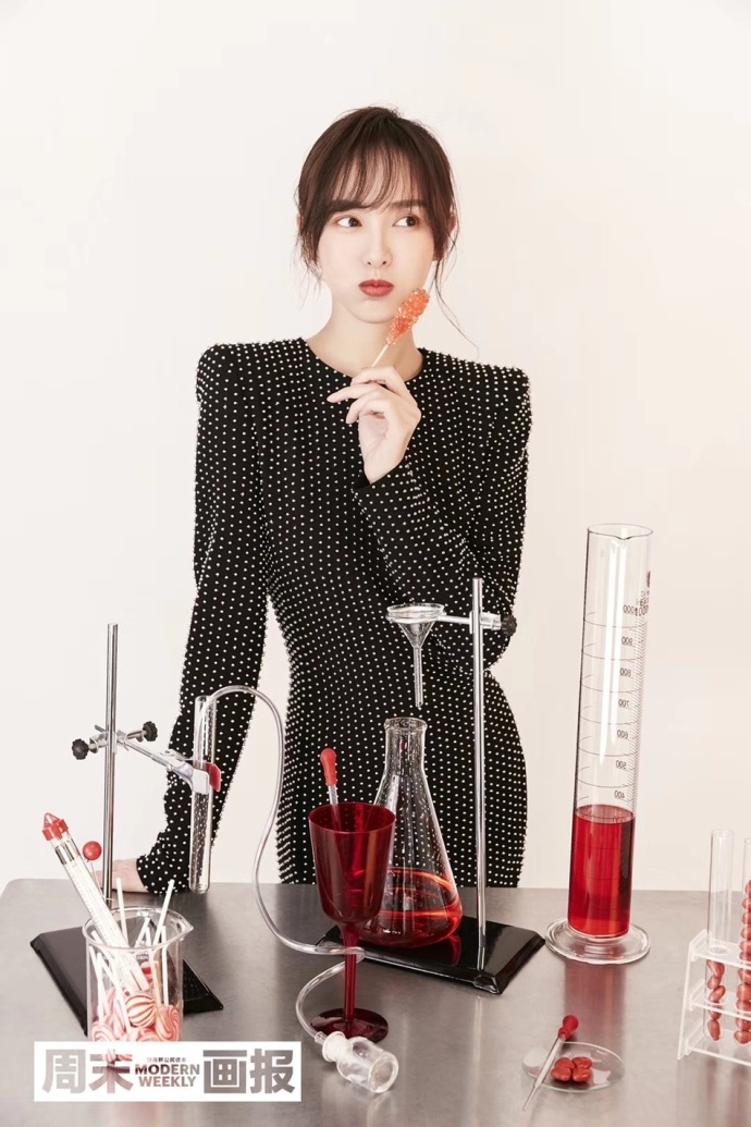 上海美女明星唐嫣成熟魅惑最新时尚画报出炉
