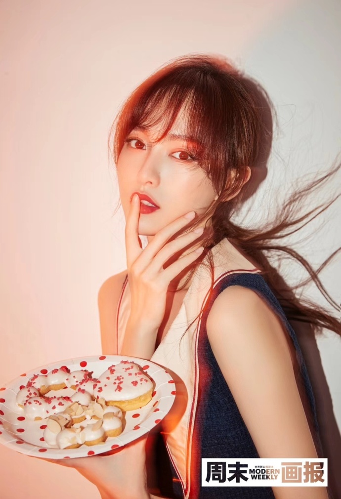 上海美女明星唐嫣成熟魅惑最新时尚画报出炉