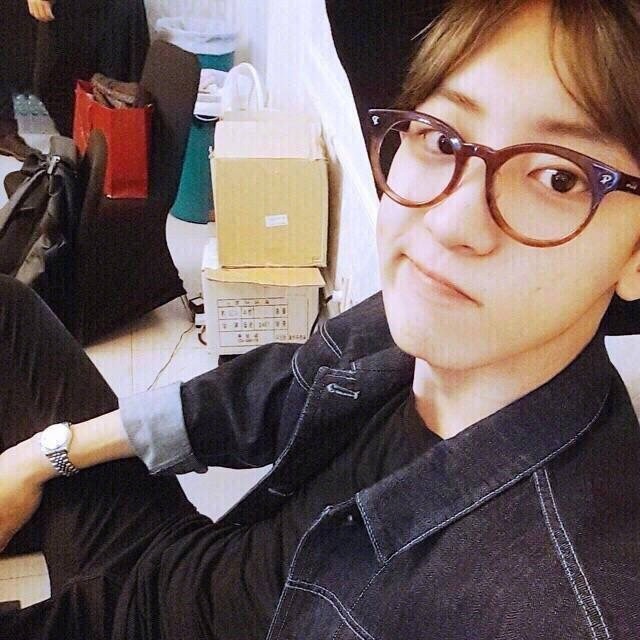 韩国男明星exo成员朴灿烈自拍图片_男生头像集