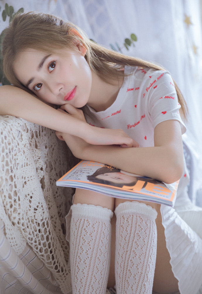 极品性感美女丝袜美腿私房写真