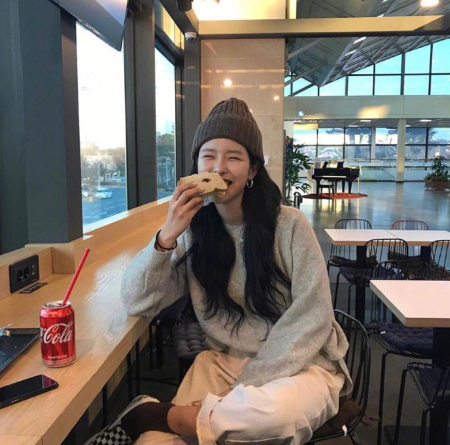 清纯美女的拍照pose_照相pose不要再是剪刀手了