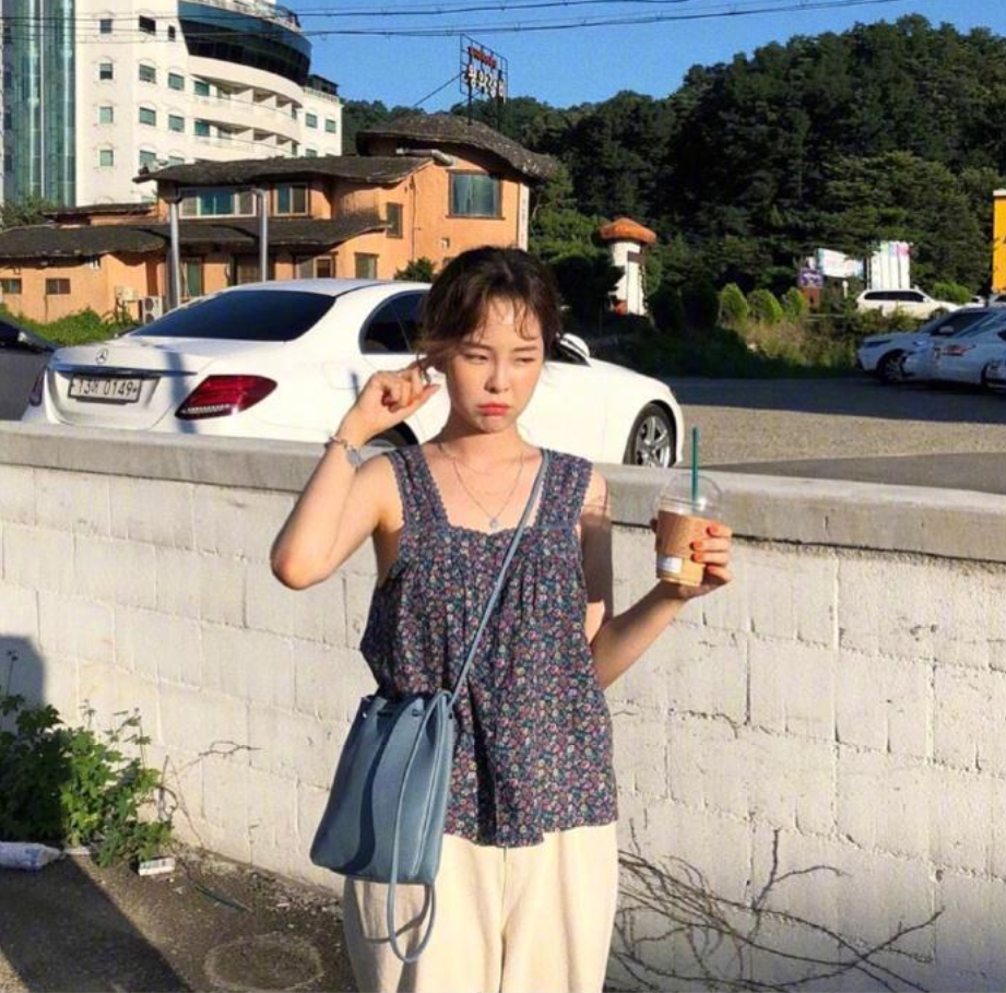 清纯美女的拍照pose_照相pose不要再是剪刀手了