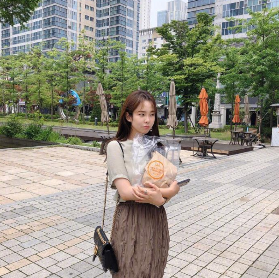 清纯美女的拍照pose_照相pose不要再是剪刀手了