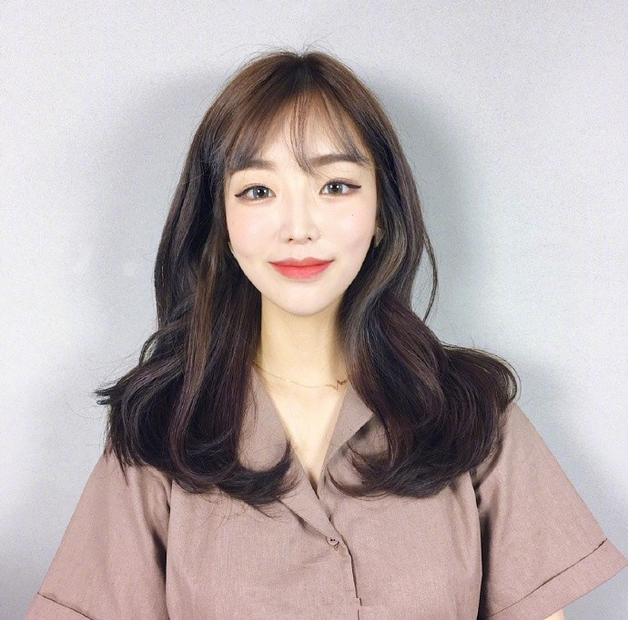 九款气质温柔的长卷发发型美女参考
