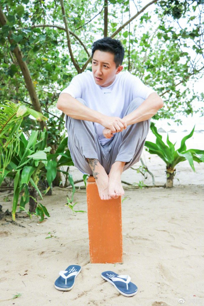 韩庚图片_东北男明星韩庚搞笑游玩照