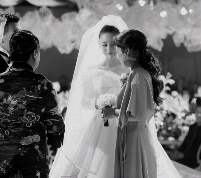 大眼美女明星张馨予何捷婚纱图片