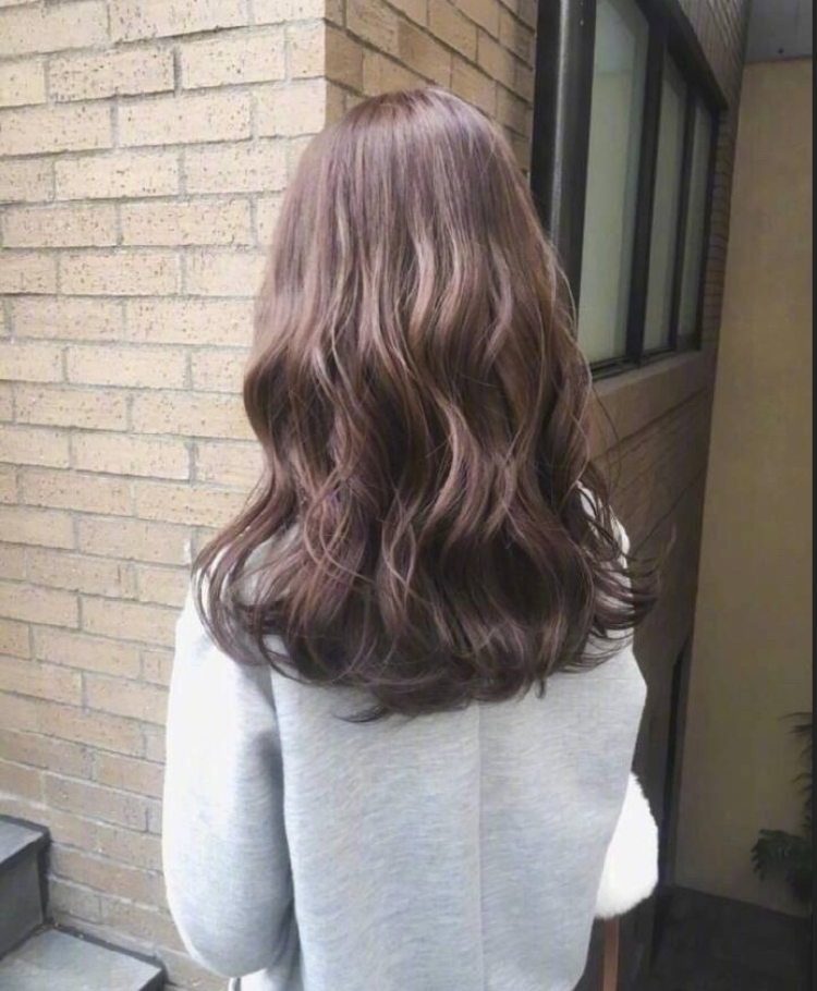 18款中长卷发发型图片_最流行女人味发型