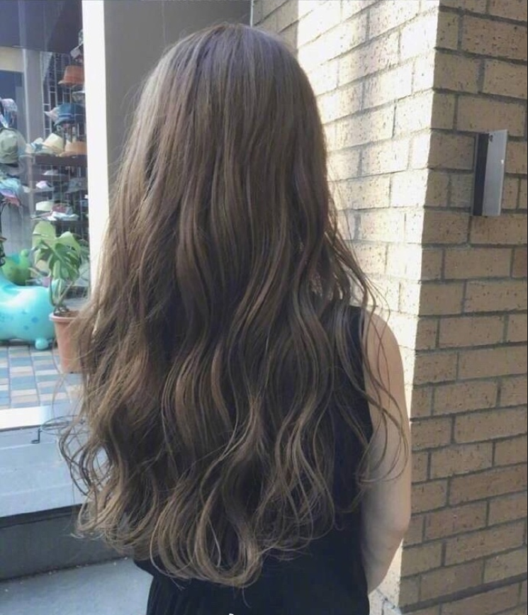 18款中长卷发发型图片_最流行女人味发型