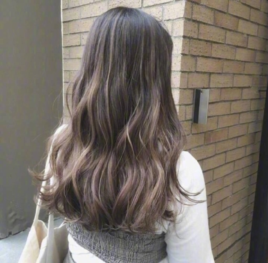 18款中长卷发发型图片_最流行女人味发型