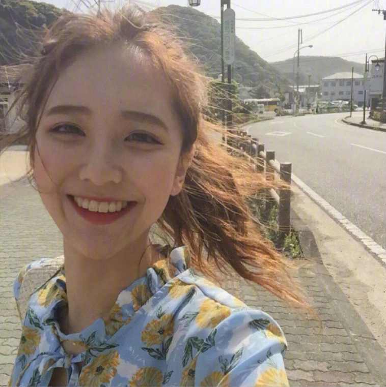 圆脸美女自拍_圆脸适合发型蛋卷头发型图片