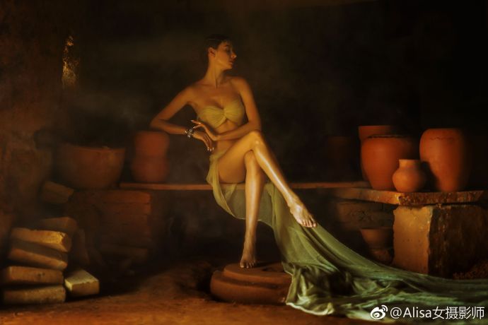外国美女陶艺纱裙性感图库