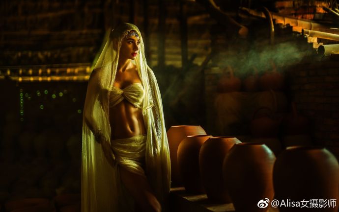 外国美女陶艺纱裙性感图库