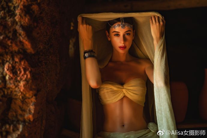 外国美女陶艺纱裙性感图库
