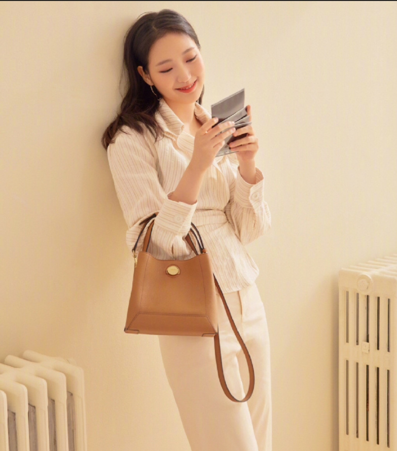 韩国女演员单眼皮美女金高银为Beanpole拍摄的画报
