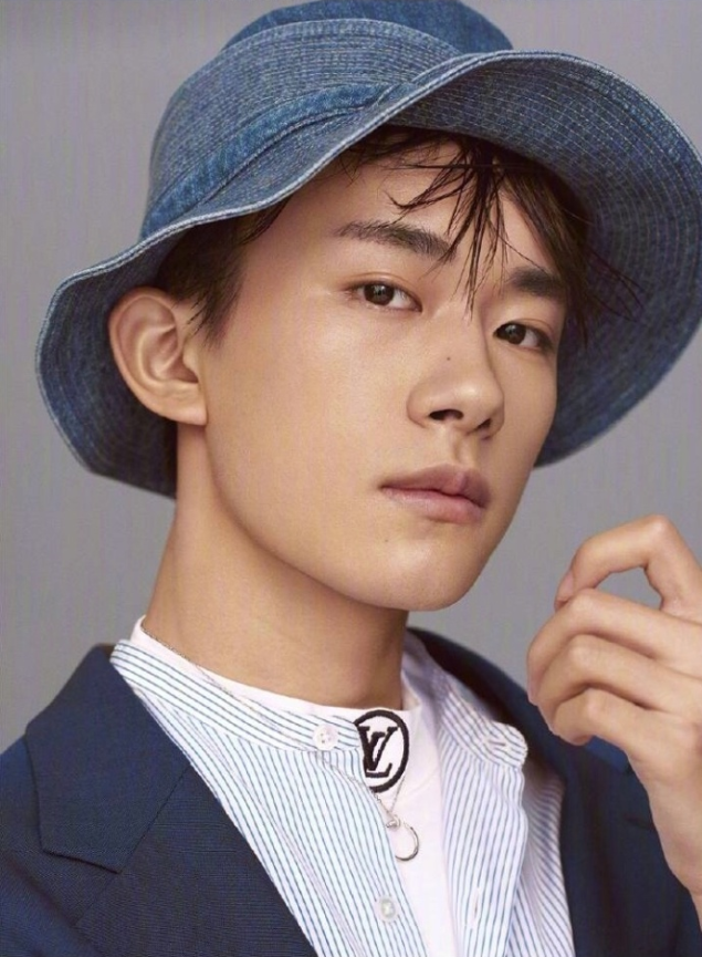 中国男团tfboys成员易烊千玺照片