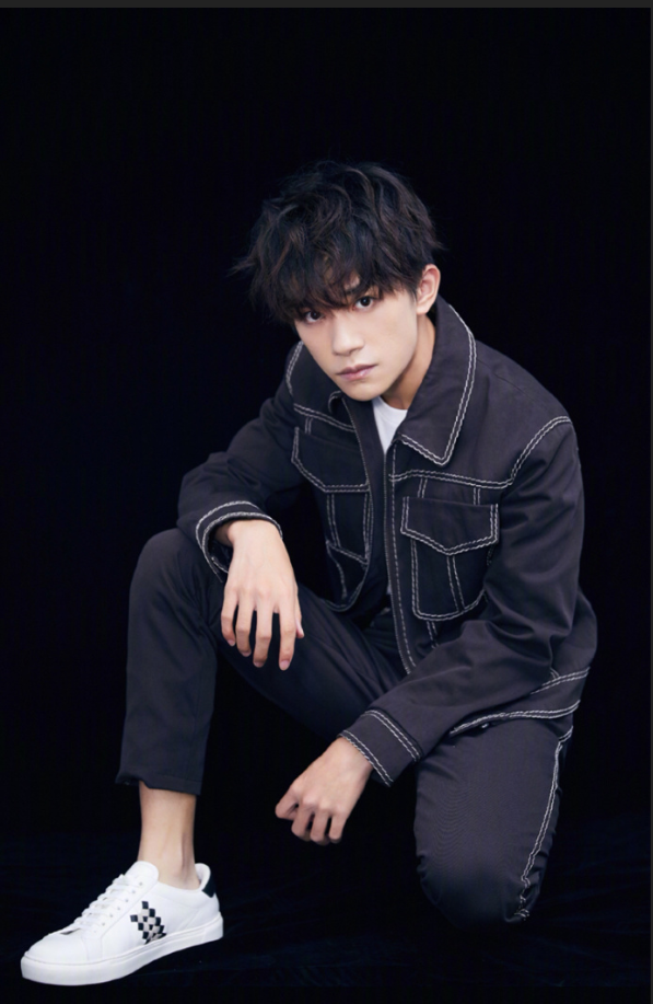 中国男团tfboys成员易烊千玺照片