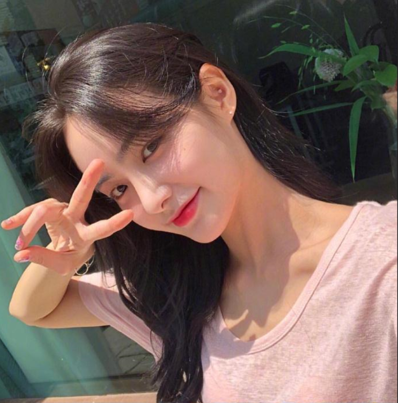 自然发色的中长卷发发型图片,好看的小仙女都这