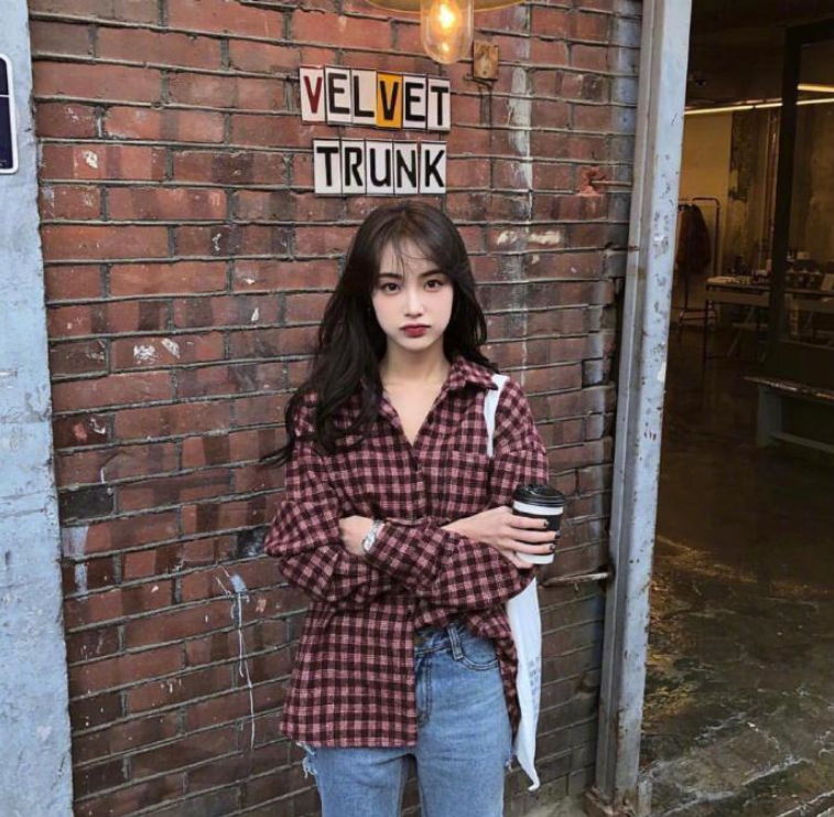 自然发色的中长卷发发型图片,好看的小仙女都这