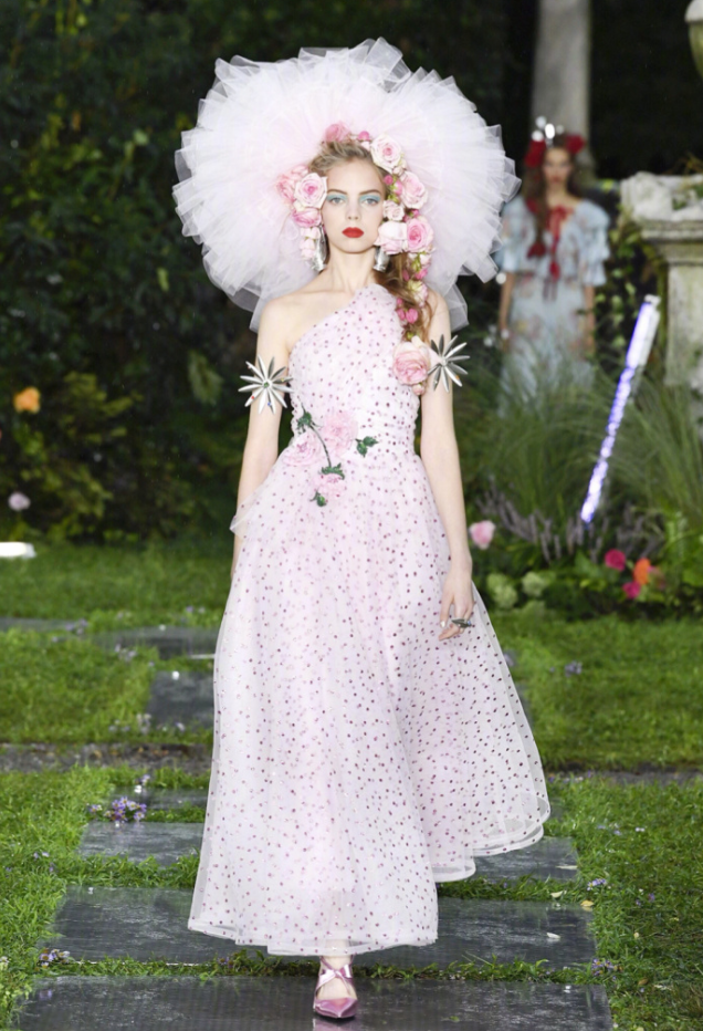 欧美品牌Rodarte2019纽约时装周精灵少女们的礼服图