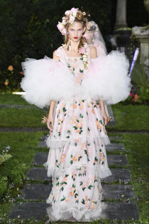 欧美品牌Rodarte2019纽约时装周精灵少女们的礼服图