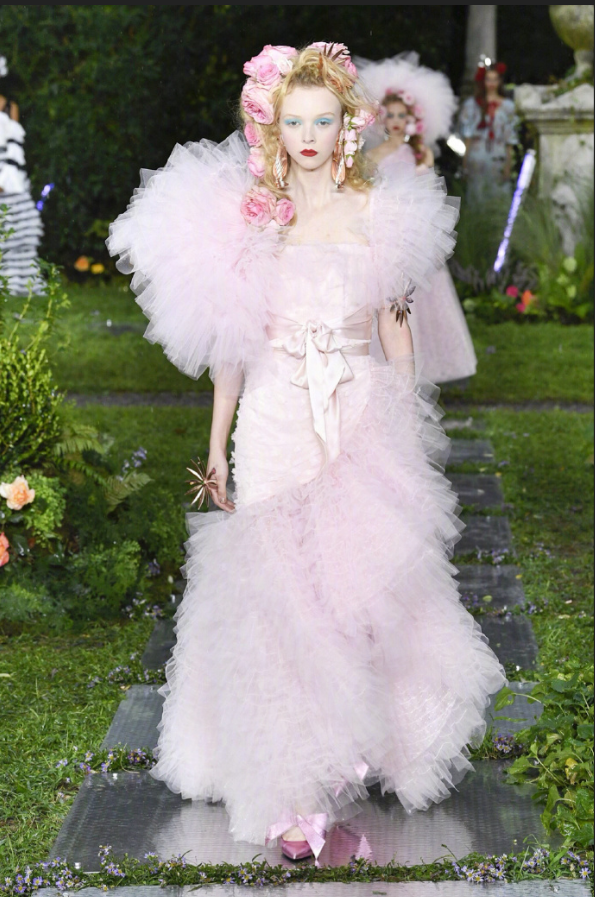 欧美品牌Rodarte2019纽约时装周精灵少女们的礼服图