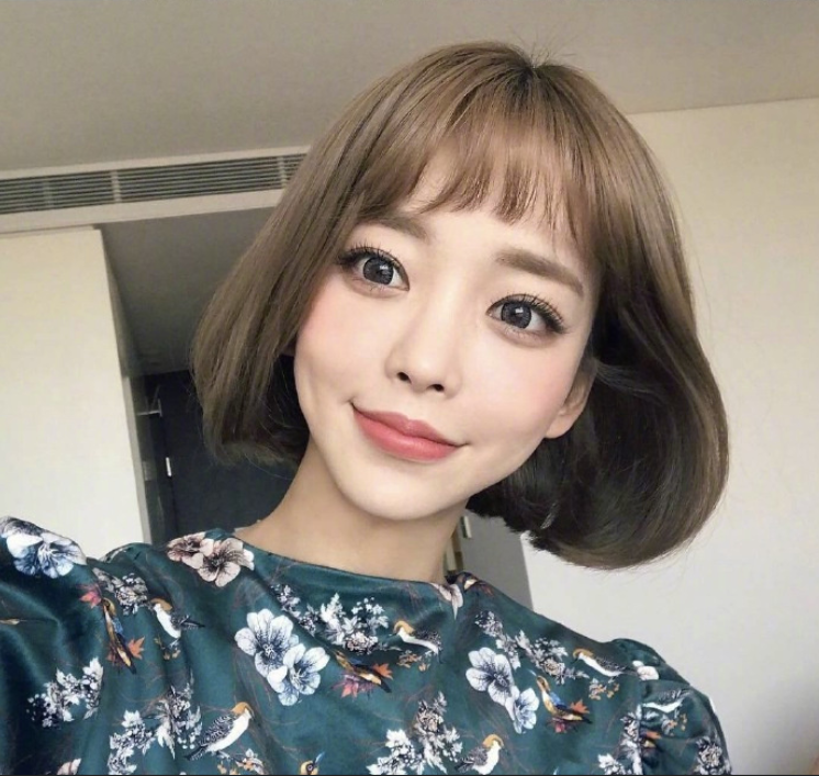 短发美女图片_短发美女自拍照