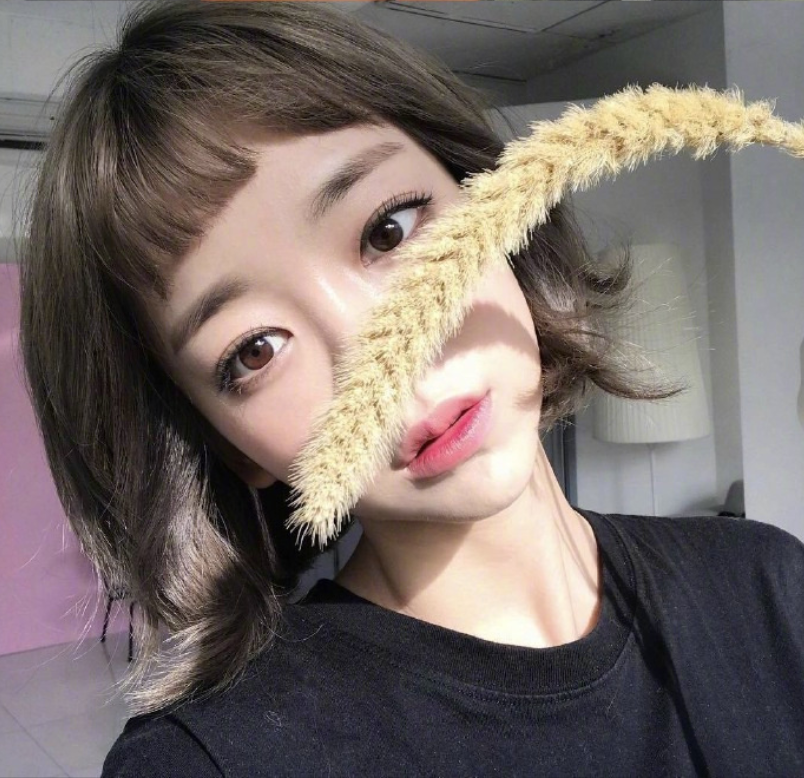 短发美女图片_短发美女自拍照