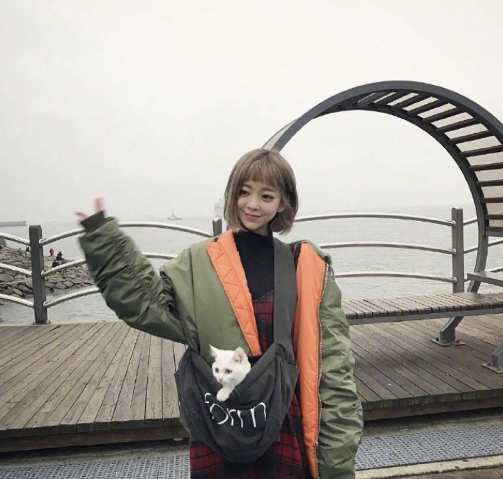短发美女图片_短发美女自拍照