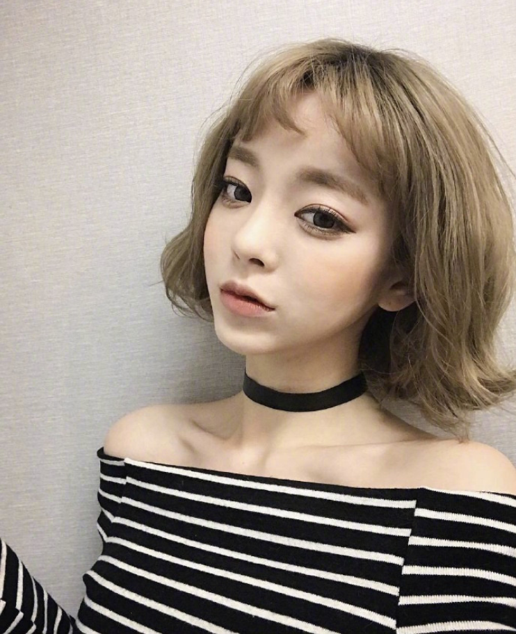 短发美女图片_短发美女自拍照