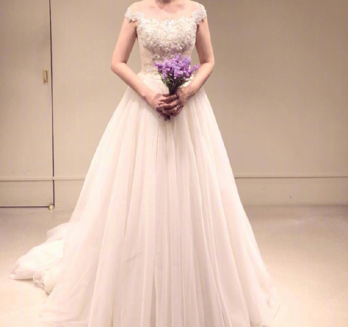女孩穿上白纱最美的模样_最全婚纱款式图片
