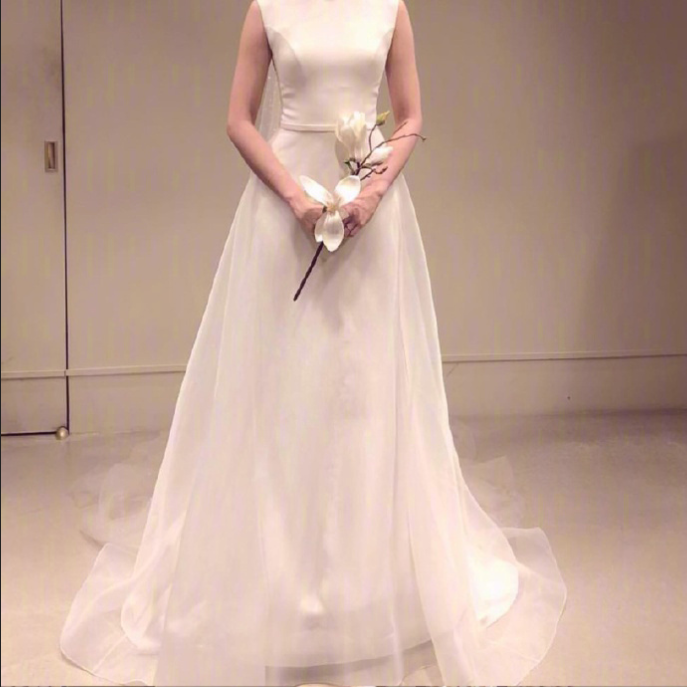女孩穿上白纱最美的模样_最全婚纱款式图片