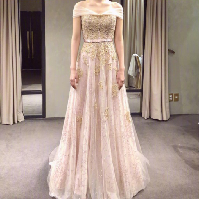 女孩穿上白纱最美的模样_最全婚纱款式图片