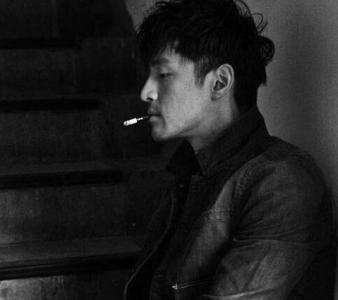 抽烟头像图片_抽烟男生头像吧