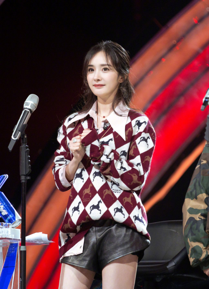 杨幂图片_大眼美女明星杨幂助阵《明日之子》直