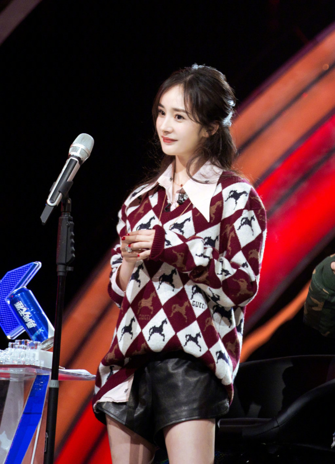 杨幂图片_大眼美女明星杨幂助阵《明日之子》直