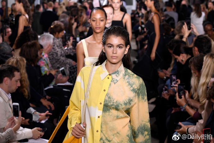 欧美美女超模Kaia Gerber纽约时装周2019春夏系列走