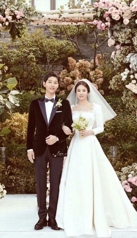韩国明星夫妻宋仲基宋慧乔婚纱照
