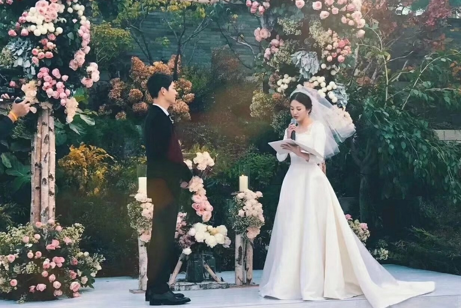 韩国明星夫妻宋仲基宋慧乔婚纱照