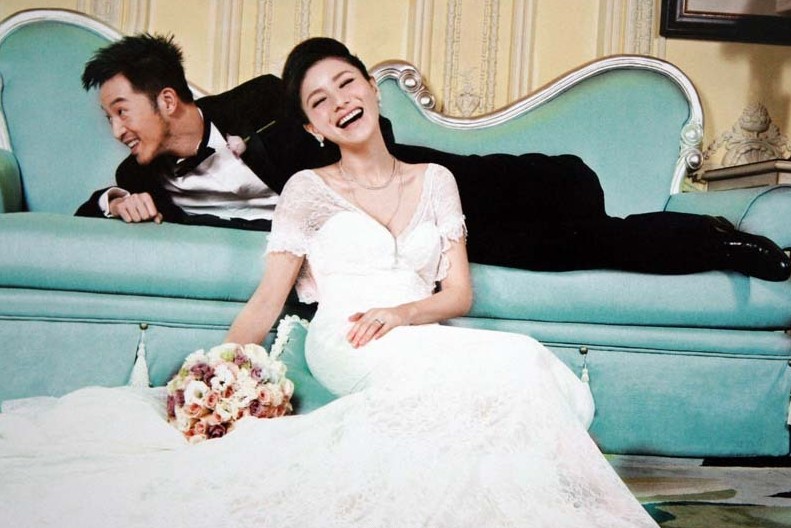 中国明星夫妻沙溢胡可婚纱照图片