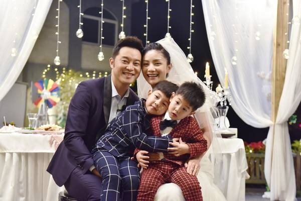 中国明星夫妻沙溢胡可婚纱照图片